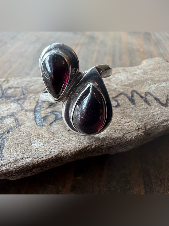Jewelry - Silver Teardrop Garnet Ring